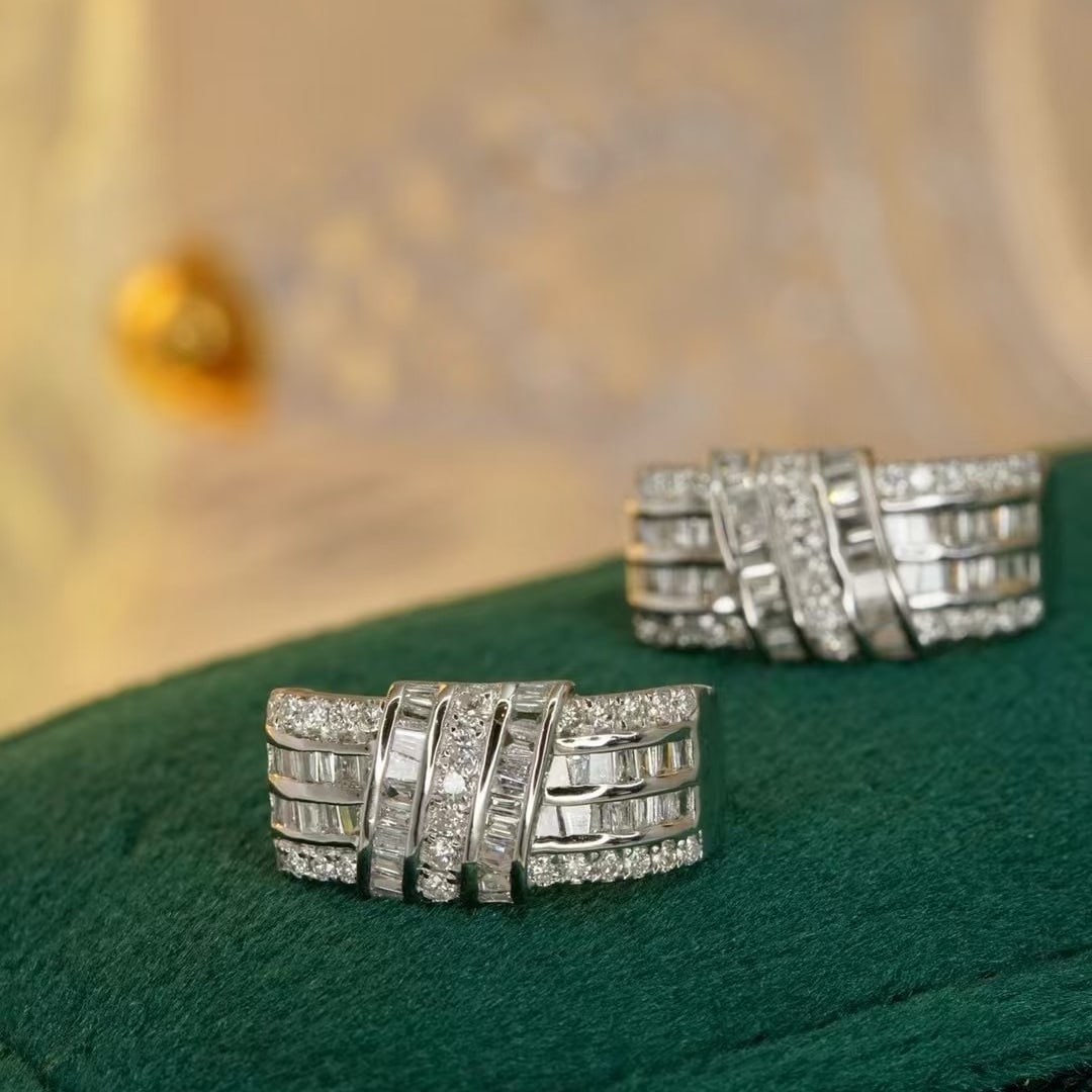 14k Gold 0.76 Ct Natural H Diamond Earrings: Ref:230969099 // gold content:14k gold // main gemstone:diamond // shape:multiply // carat weight:0. 76ct // clarity grade:vs-si // color:h // treatment:natural // Condition: NewLow Estimate: