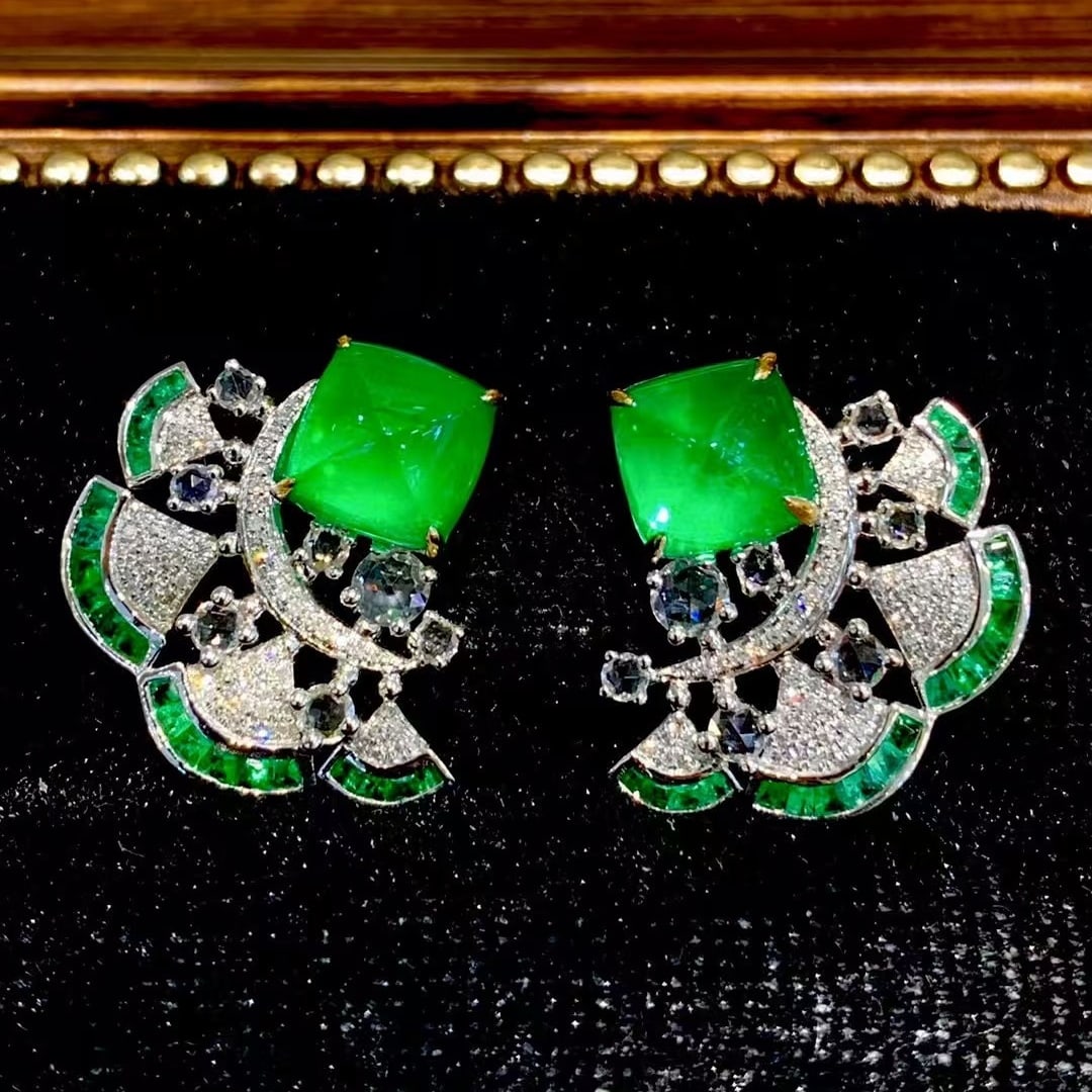 14k Gold 6 Ct Natural Emerald & Diamond & Sapphire & Emerald Earrings: Ref:230969111 // gold content:14k gold // main gemstone:emerald // shape:suger-loaf // carat weight:6ct // color:green // treatment:natural // // adjacent gemstone 2 : diamond // shape:round // clarit