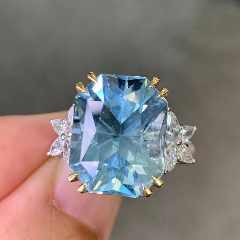 14k Gold 9.93 Ctw Natural Aquamarine & Diamond Ring: Ref:230969116 // gold content:14k gold // ring size:7. 25us // // main gemstone:aquamarine // shape:octagonal // carat weight:9. 15ct // color:santa maria color // treatment:natural // // adjacent