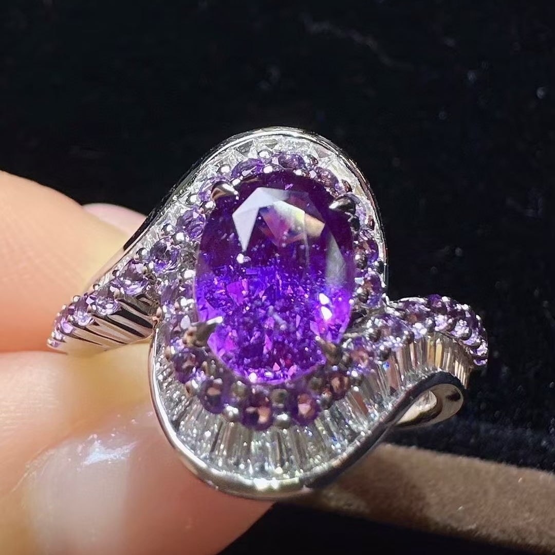 14k Gold 2.67 Ctw Natural Sapphire & Diamond Ring: Ref:230969162 // gold content:14k gold // ring size:7. 25us // // main gemstone:sapphire // shape:oval // carat weight:2. 03ct // color:purple // treatment:natural // // adjacent gemstone 2 :