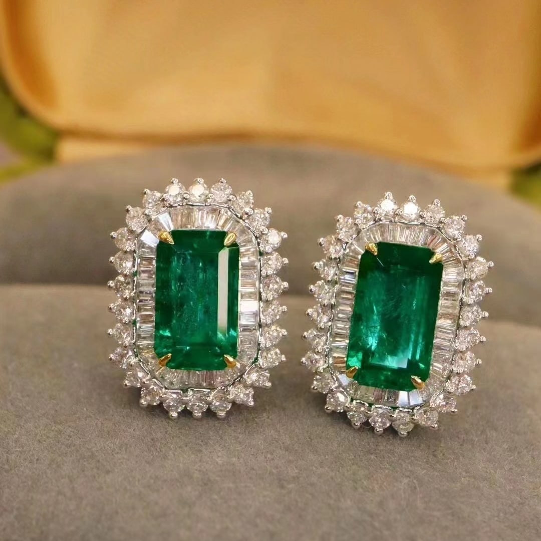 14k Gold 3.10 Ctw Vivid Green Natural Emerald & Diamond Earrings: Ref:230969183 // gold content:14k gold // main gemstone:emerald // shape:octagonal // carat weight:2. 35ct // color:vivid green // treatment:natural // // adjacent gemstone 2 : diamond //