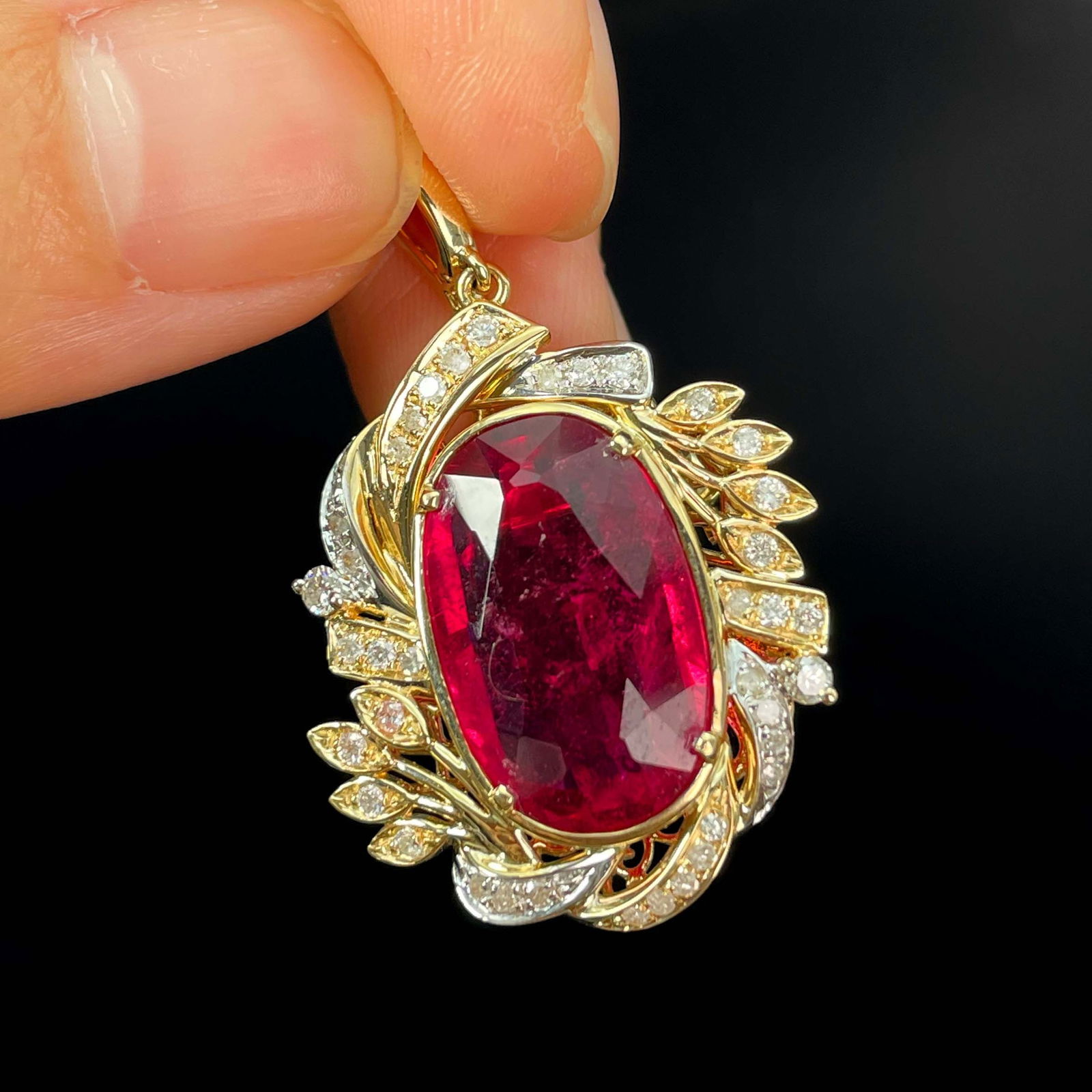 14k Gold 7.53 Ct Natural Tourmaline & Diamond Brooch/pendant( Without Chain ): Ref:230969187 // gold content:14k gold // main gemstone:tourmaline // shape:oval // carat weight:7. 53ct // color:red // treatment:natural // // adjacent gemstone 2 : diamond // shape:round //