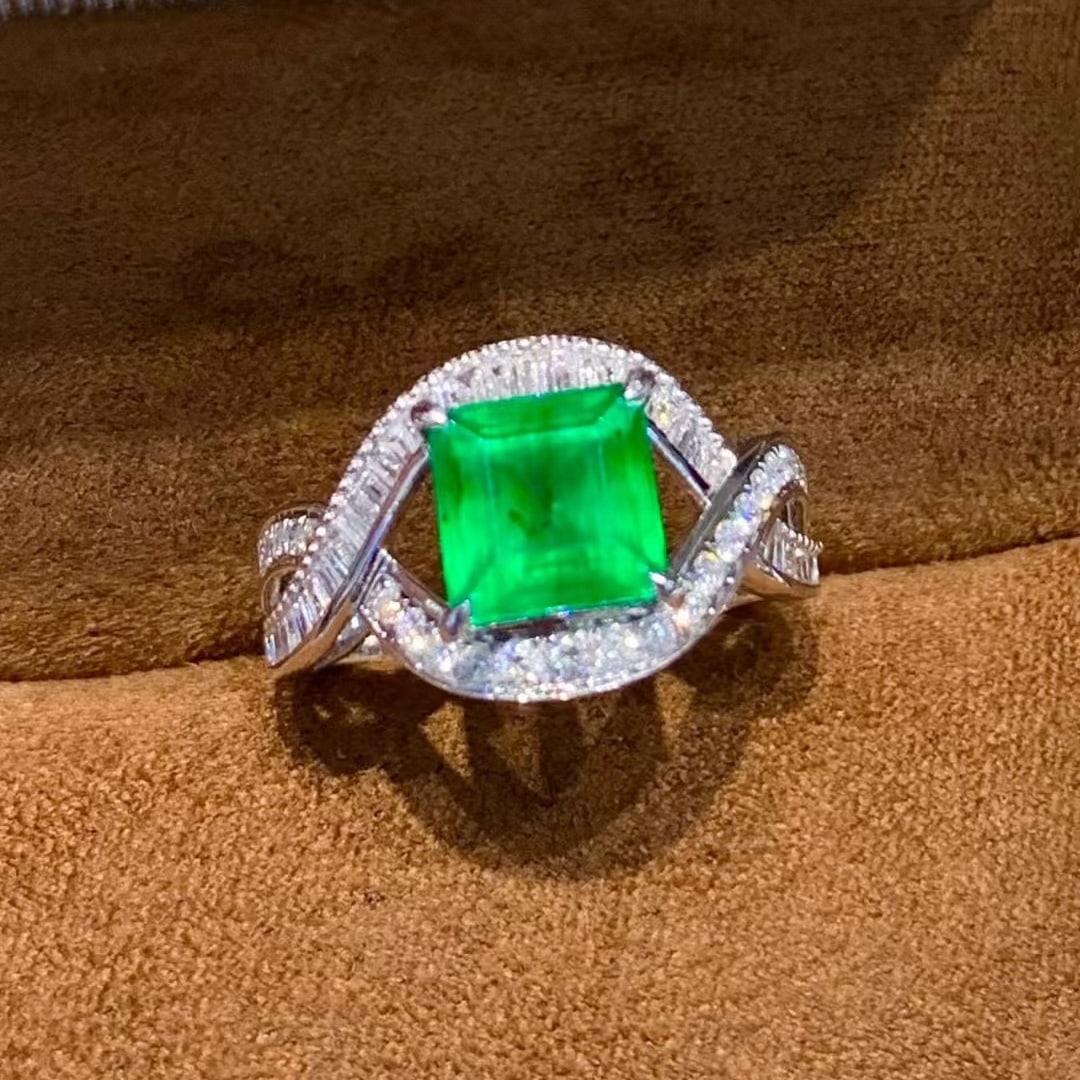 14k Gold 1.9 Ct Natural Emerald & Diamond Ring: Ref:230969188 // gold content:14k gold // ring size:7. 25us // // main gemstone:emerald // shape:octagonal // carat weight:1. 9ct // color:green // treatment:natural // // adjacent gemstone 2 :