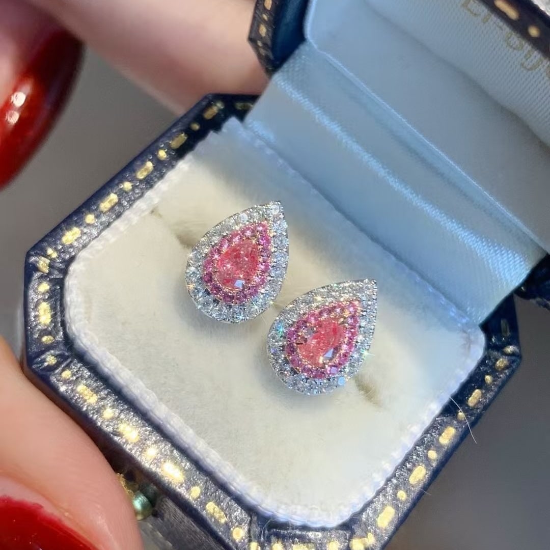 14k Gold 0.45 Ctw Natural Pink Diamond & Diamond Earrings: Ref:230969198 // gold content:14k gold // main gemstone:pink diamond // shape:pear // carat weight:0. 26ct // color:pink // treatment:natural // // adjacent gemstone 2 : diamond // shape:round //