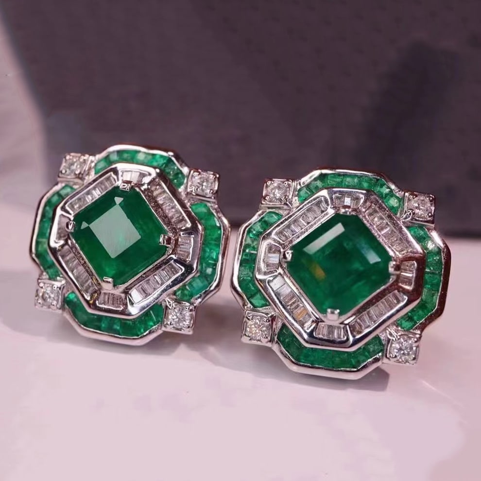 14k Gold 2.60 Ctw Vivid Green Natural Emerald & Diamond Earrings: Ref:230969203 // gold content:14k gold // main gemstone:emerald // shape:octagonal // carat weight:2. 2ct // color:vivid green // treatment:natural // // adjacent gemstone 2 : diamond //