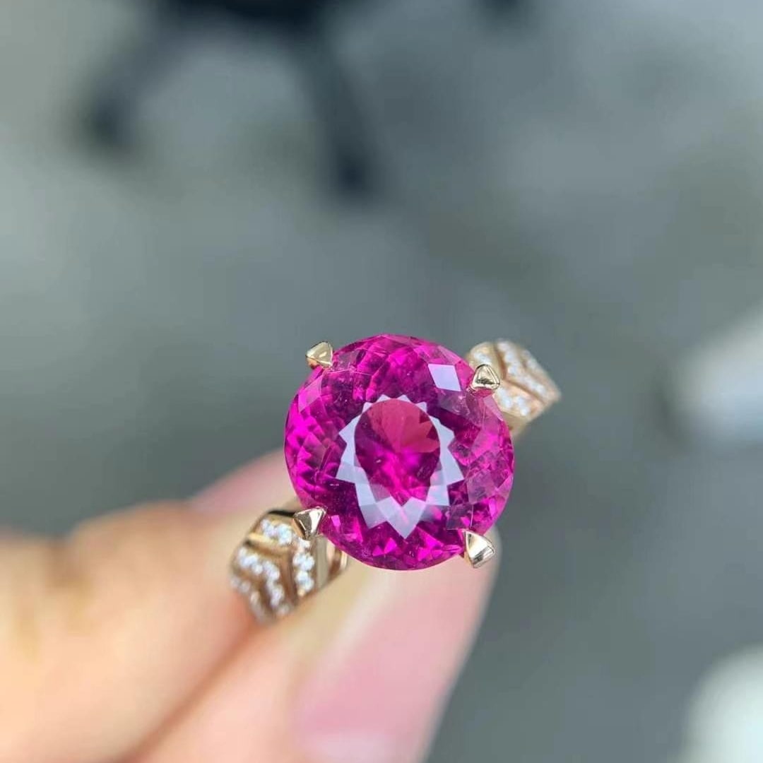 14k Gold 4.52 Ct Natural Tourmaline & Diamond Ring: Ref:230969207 // gold content:14k gold // ring size:7. 25us // // main gemstone:tourmaline // shape:oval // carat weight:4. 52ct // color:red // treatment:natural // // adjacent gemstone 2 :