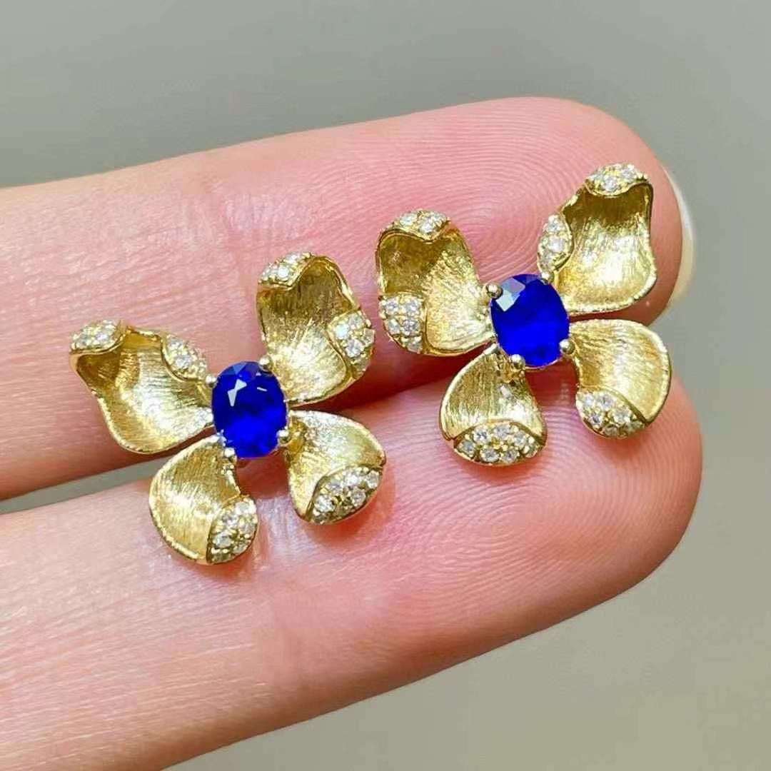 14k Gold 0.8 Ct Natural Sapphire & Diamond Earrings: Ref:230969208 // gold content:14k gold // main gemstone:sapphire // shape:oval // carat weight:0. 8ct // color:royal blue // treatment:natural // // adjacent gemstone 2 : diamond // shape:round //