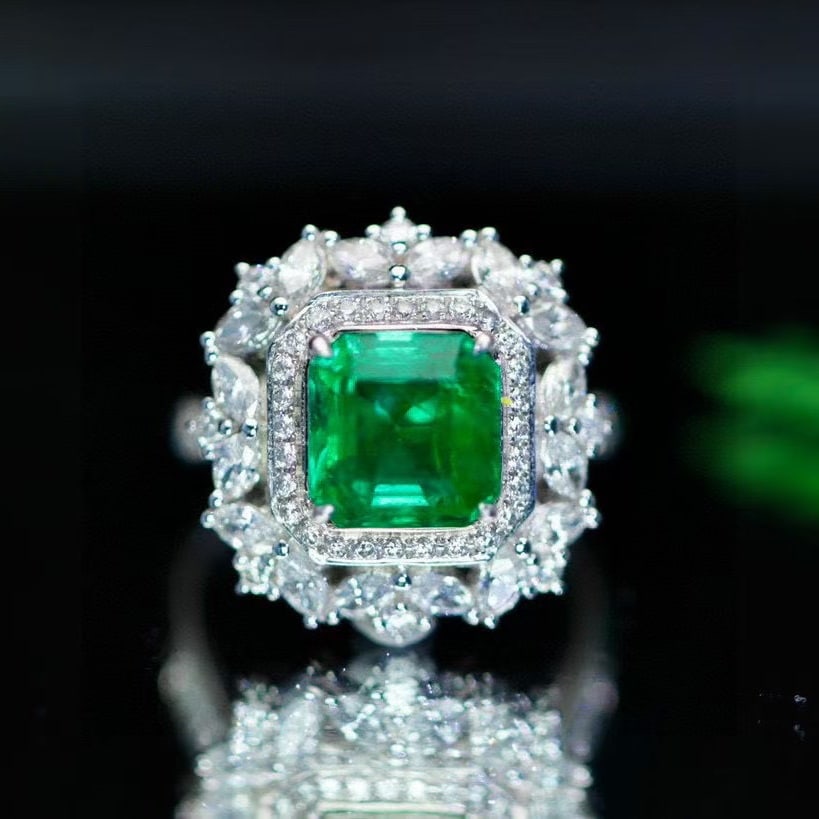 14k Gold 3.52 Ctw Vivid Green Natural Emerald & Diamond Ring (1 of 9)