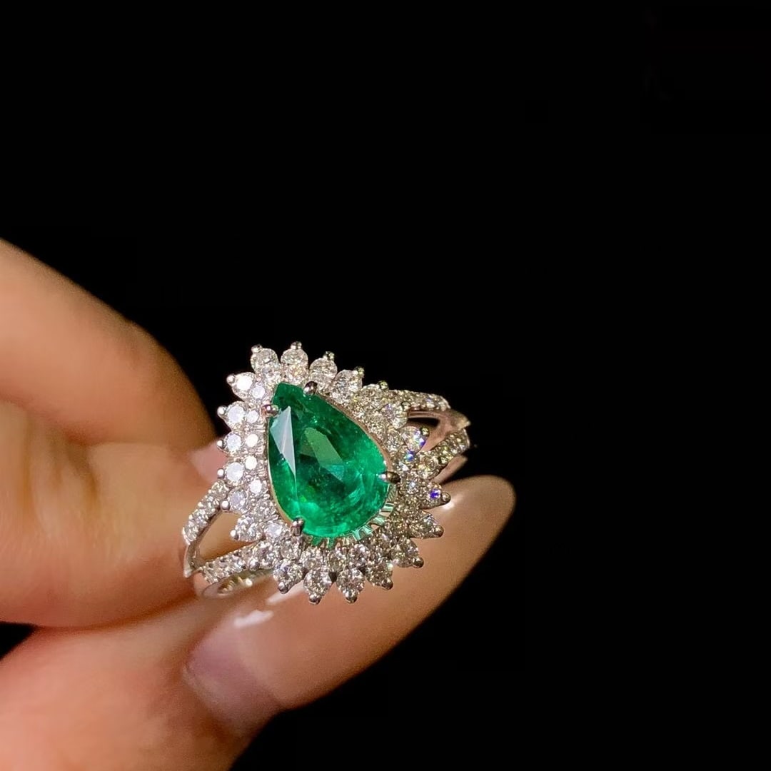 14k Gold 2.03 Ctw Vivid Green Natural Emerald & Diamond Ring: Ref:230969232 // gold content:14k gold // ring size:7. 25us // // main gemstone:emerald // shape:pear // carat weight:1. 20ct // color:vivid green // treatment:natural // // adjacent gemstone 2 :
