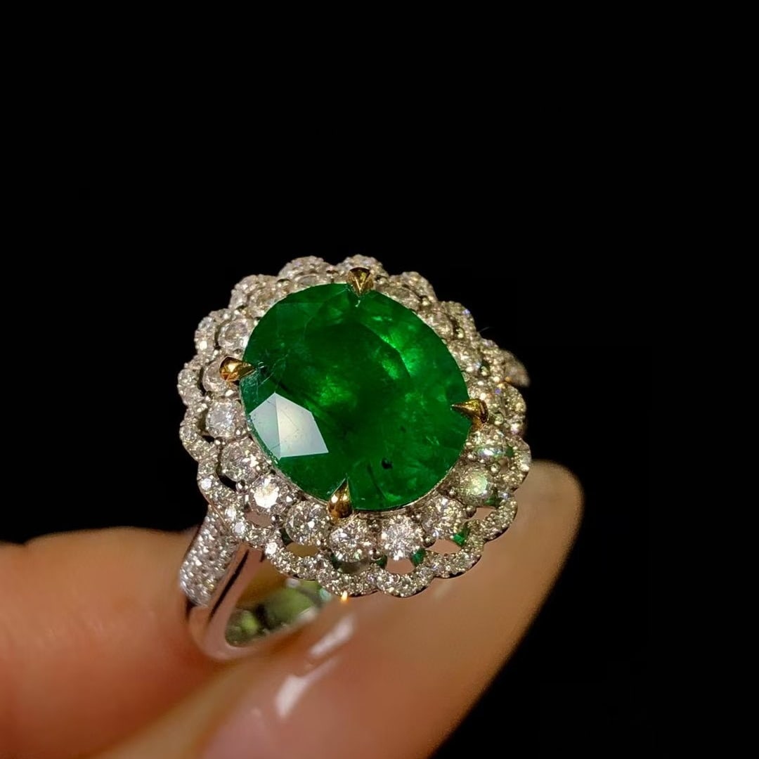 14k Gold 4.13 Ctw Vivid Green Natural Emerald & Diamond Ring: Ref:230969234 // gold content:14k gold // ring size:7. 25us // // main gemstone:emerald // shape:oval // carat weight:3. 42ct // color:vivid green // treatment:natural // // adjacent gemstone 2 :