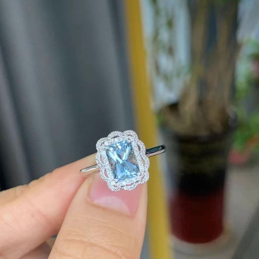 14k Gold 1.05 Ctw Natural Aquamarine & Diamond Ring: Ref:230969236 // gold content:14k gold // ring size:7. 25us // // main gemstone:aquamarine // shape:radiant // carat weight:0. 89ct // color:santa maria color // treatment:natural // // adjacent