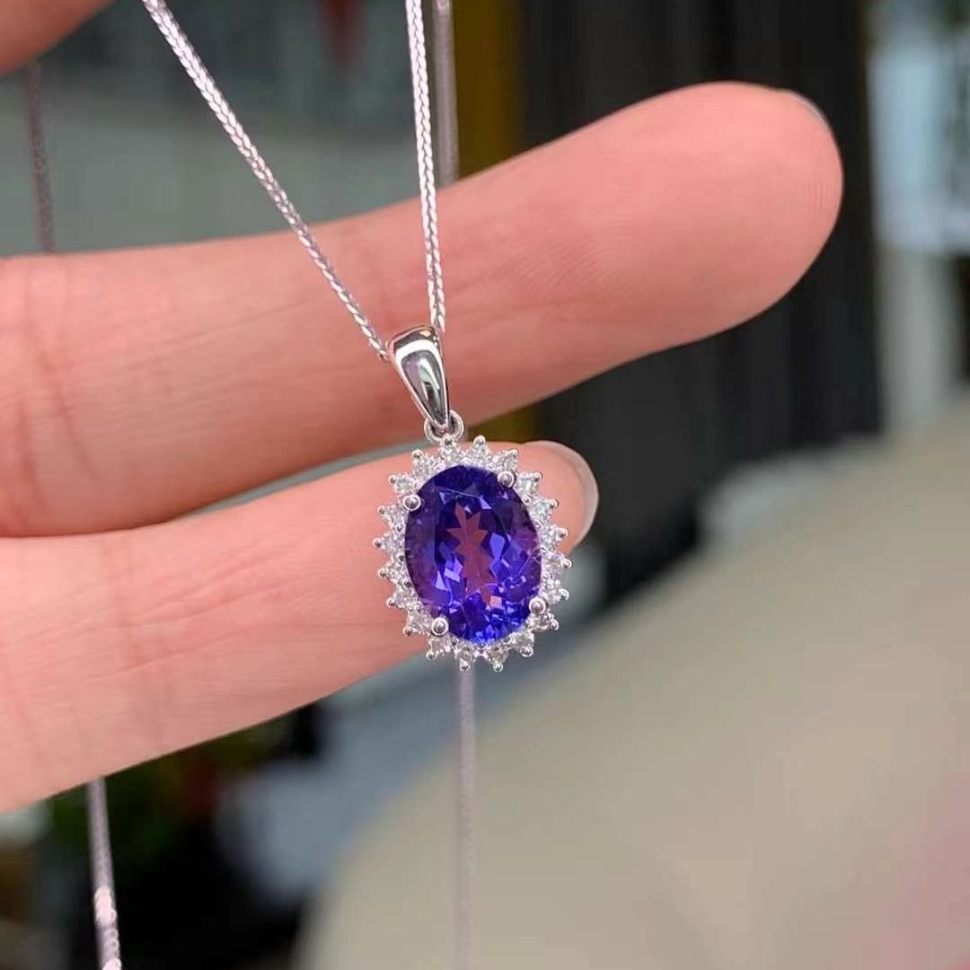 14k Gold 1.82 Ctw Natural Tanzanite & Diamond Pendant( Without Chain ): Ref:230969255 // gold content:14k gold // main gemstone:tanzanite // shape:oval // carat weight:1. 62ct // color:blue // treatment:natural // // adjacent gemstone 2 : diamond // shape:round // carat w