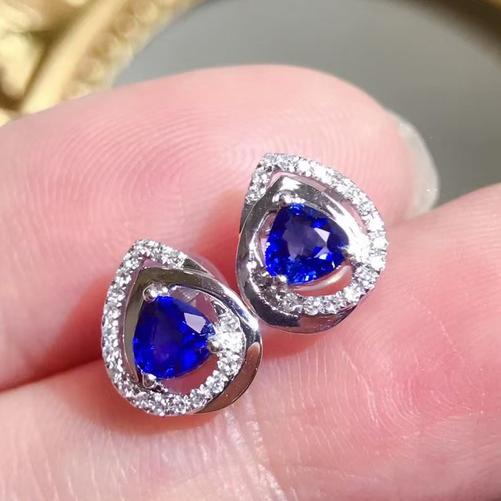 14k Gold 0.6 Ct Natural Sapphire & Diamond Earrings: Ref:230969258 // gold content:14k gold // main gemstone:sapphire // shape:pear // carat weight:0. 6ct // color:royal blue // treatment:natural // // adjacent gemstone 2 : diamond // number of stones:3
