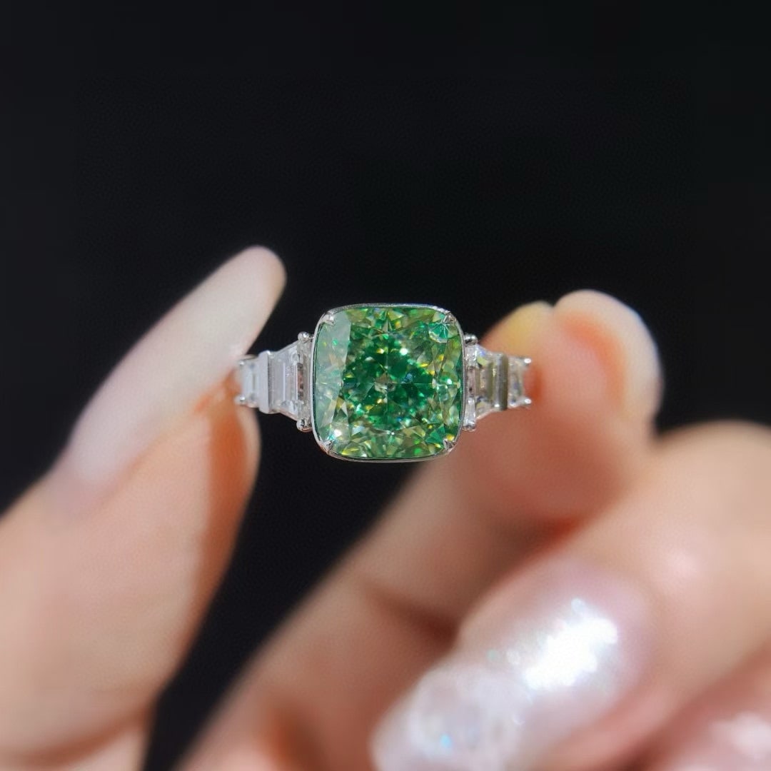 Gia Certified 14k Gold 3.70 Ctw Natural Green Diamond & Diamond Ring: Ref:230970042 // gold content:14k gold // ring size:7. 25us // // main gemstone:green diamond // certified:gia // shape:cushion // carat weight:3. 03ct // clarity grade:vs1 // color:green //