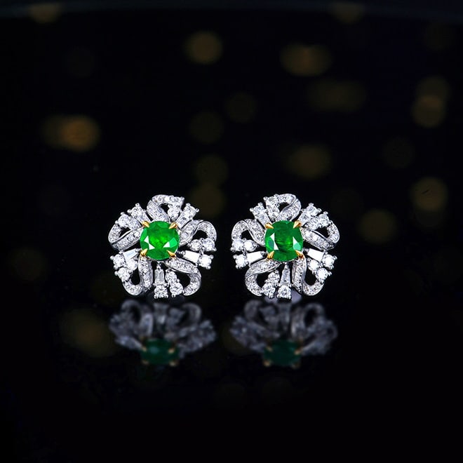 14k Gold 1.52 Ctw Vivid Green Natural Emerald & Diamond Earrings: Ref:230970060 // gold content:14k gold // main gemstone:emerald // shape:round // carat weight:0. 86ct // color:vivid green // treatment:natural // cut grade:g // // adjacent gemstone 2 : diamond
