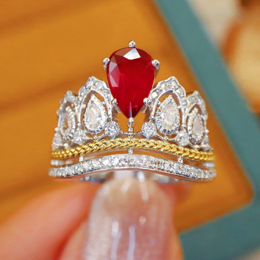 14k Gold 1.50 Ctw Natural Ruby & Diamond Ring: Ref:230970065 // gold content:14k gold // ring size:7. 25us // // main gemstone:ruby // shape:pear // carat weight:1. 03ct // color:pigeonblood red // treatment:natural // // adjacent gemstone 2 :