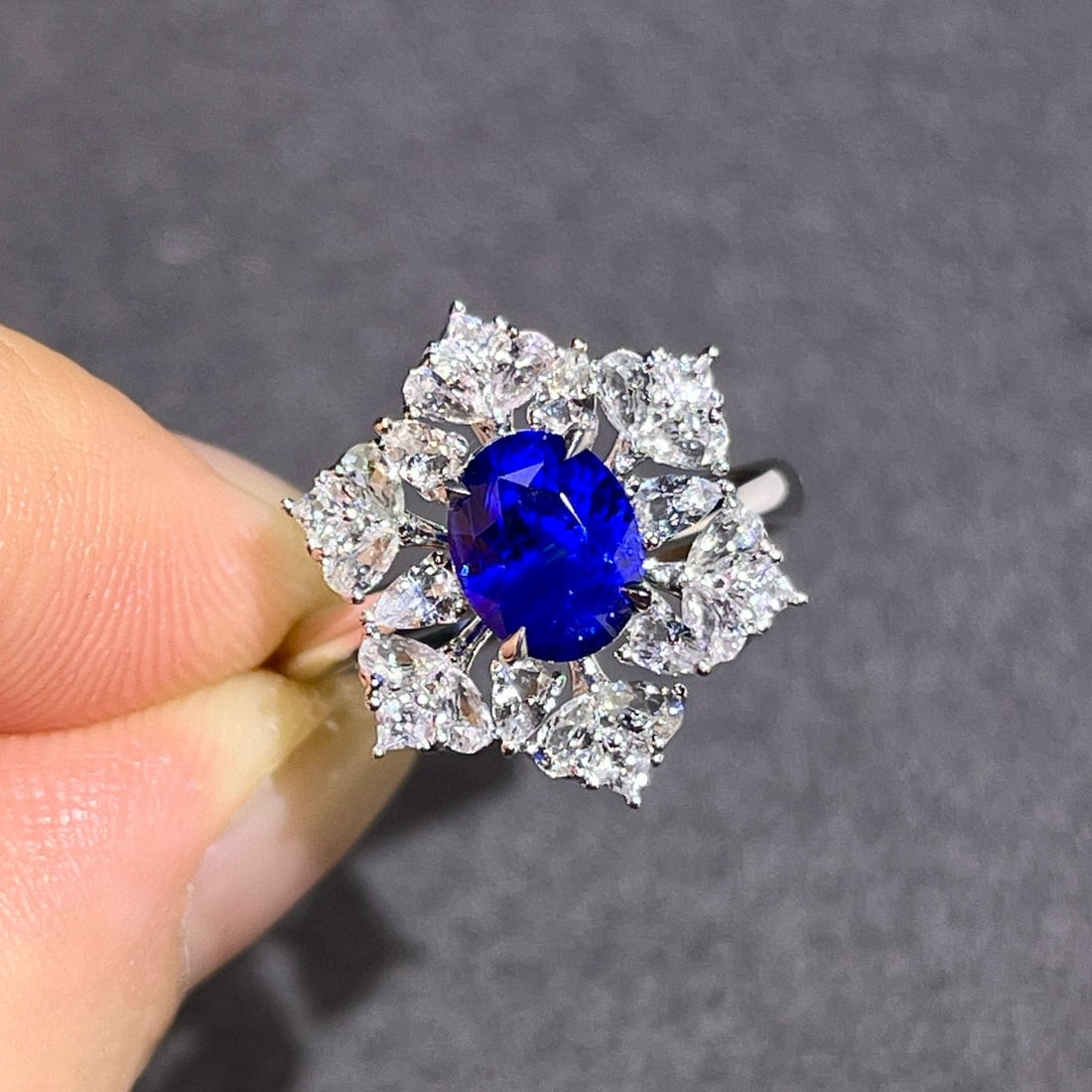 14k Gold 1.93 Ct Natural Sapphire & Sapphire Ring/pendant( Without Chain ): Ref:230970070 // gold content:14k gold // ring size:7. 25us // // main gemstone:sapphire // shape:oval // carat weight:1. 93ct // color:royal blue // treatment:natural // // adjacent gemstone 2 :