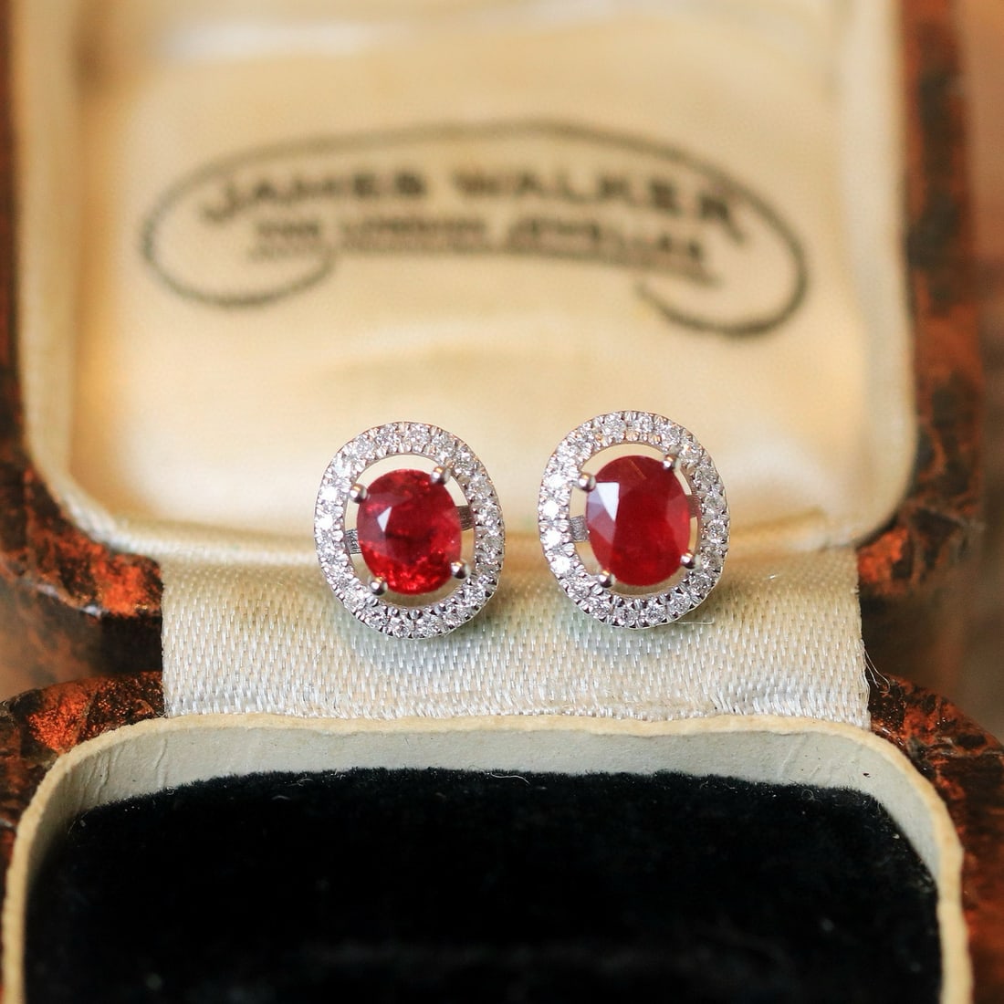 14k Gold 0.91 Ctw Vivid Red Natural Ruby & Diamond Earrings: Ref:230970140 // gold content:14k gold // main gemstone:ruby // shape:oval // carat weight:0. 75ct // color:vivid red // treatment:natural // // adjacent gemstone 2 : diamond // shape:round //
