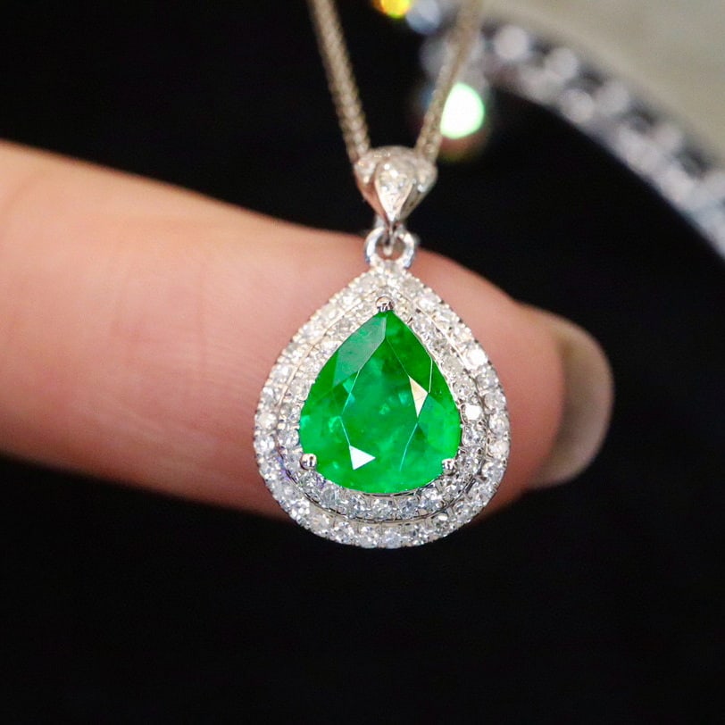 14k Gold 0.82 Ctw Vivid Green Natural Emerald & Diamond Pendant( Without Chain ): Ref:230970154 // gold content:14k gold // main gemstone:emerald // shape:pear // carat weight:0. 63ct // color:vivid green // treatment:natural // // adjacent gemstone 2 : diamond // number of