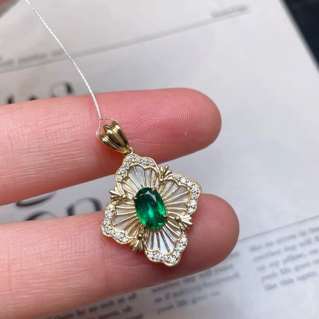 14k Gold 0.78 Ctw Vivid Green Natural Emerald & Diamond Pendant( Without Chain ): Ref:230970171 // gold content:14k gold // main gemstone:emerald // shape:oval // carat weight:0. 63ct // color:vivid green // treatment:natural // // adjacent gemstone 2 : diamond // shape:round //