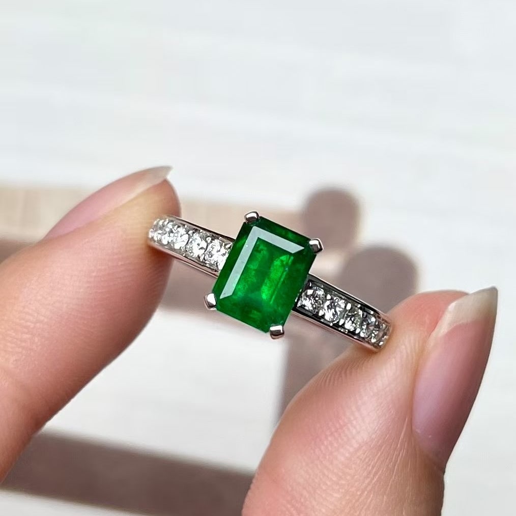14k Gold 1.92 Ctw Vivid Green Natural Emerald & Diamond Ring: Ref:230970183 // gold content:14k gold // ring size:7. 25us // // main gemstone:emerald // shape:octagonal // carat weight:1. 65ct // color:vivid green // treatment:natural // // adjacent gemstone