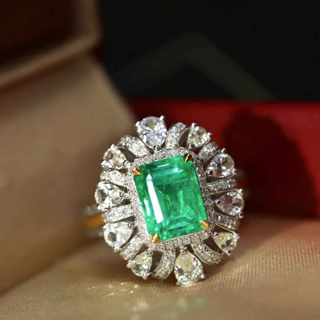 14k Gold 2.84 Ctw Natural Emerald & Diamond Ring/pendant( Without Chain ): Ref:230970205 // gold content:14k gold // ring size:7. 25us // // main gemstone:emerald // shape:octagonal // carat weight:2. 03ct // color:green // treatment:natural // // adjacent gemstone 2 :