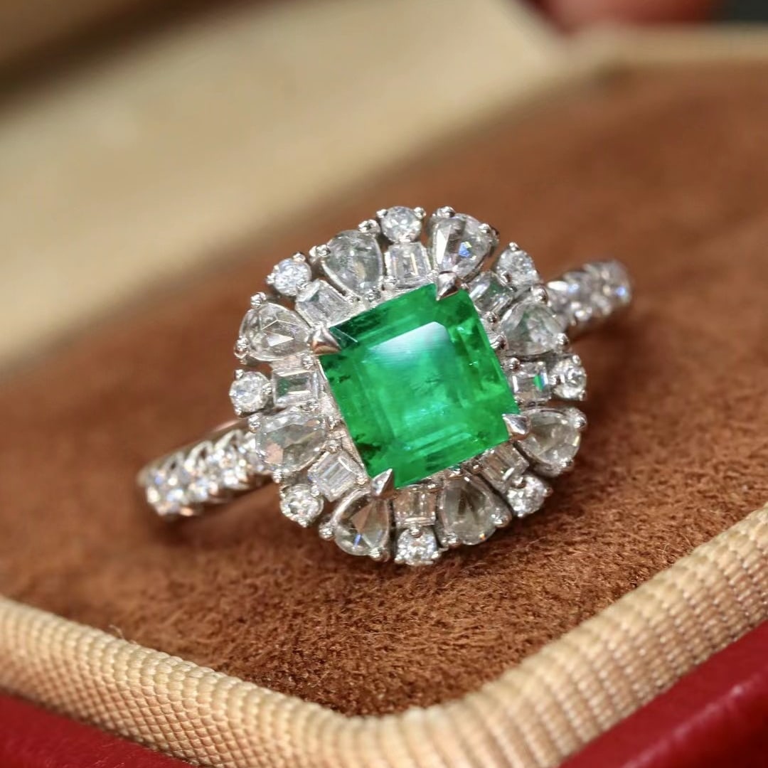 14k Gold 1.29 Ctw Vivid Green Natural Emerald & Diamond Ring: Ref:230970213 // gold content:14k gold // ring size:7. 25us // // main gemstone:emerald // shape:octagonal // carat weight:0. 88ct // color:vivid green // treatment:natural // // adjacent gemstone