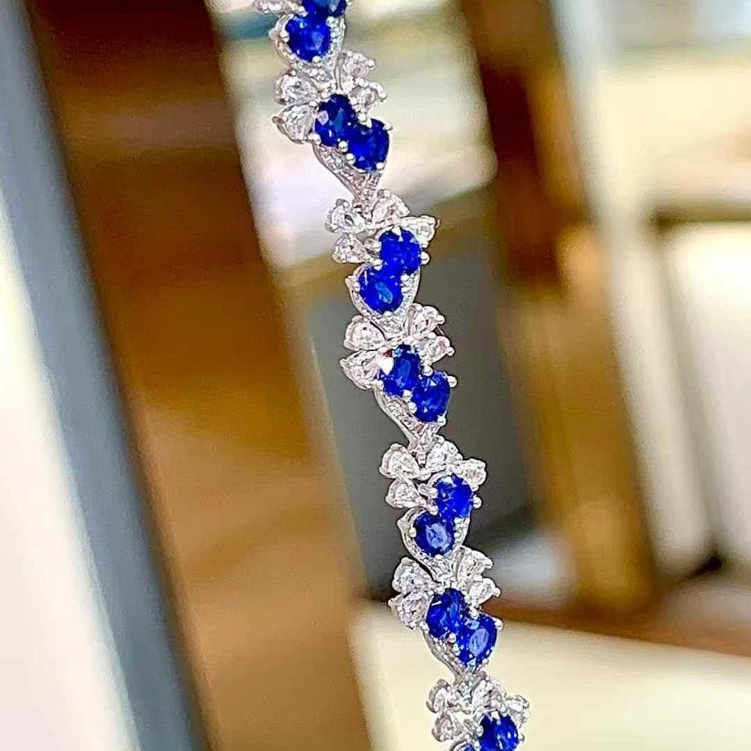 14k Gold 8.33 Ct Natural Sapphire & Diamond & Sapphire Bracelet: Ref:230970221 // gold content:14k gold // main gemstone:sapphire // shape:oval // carat weight:8. 33ct // color:royal blue // treatment:natural // // adjacent gemstone 2 : diamond // shape:round //