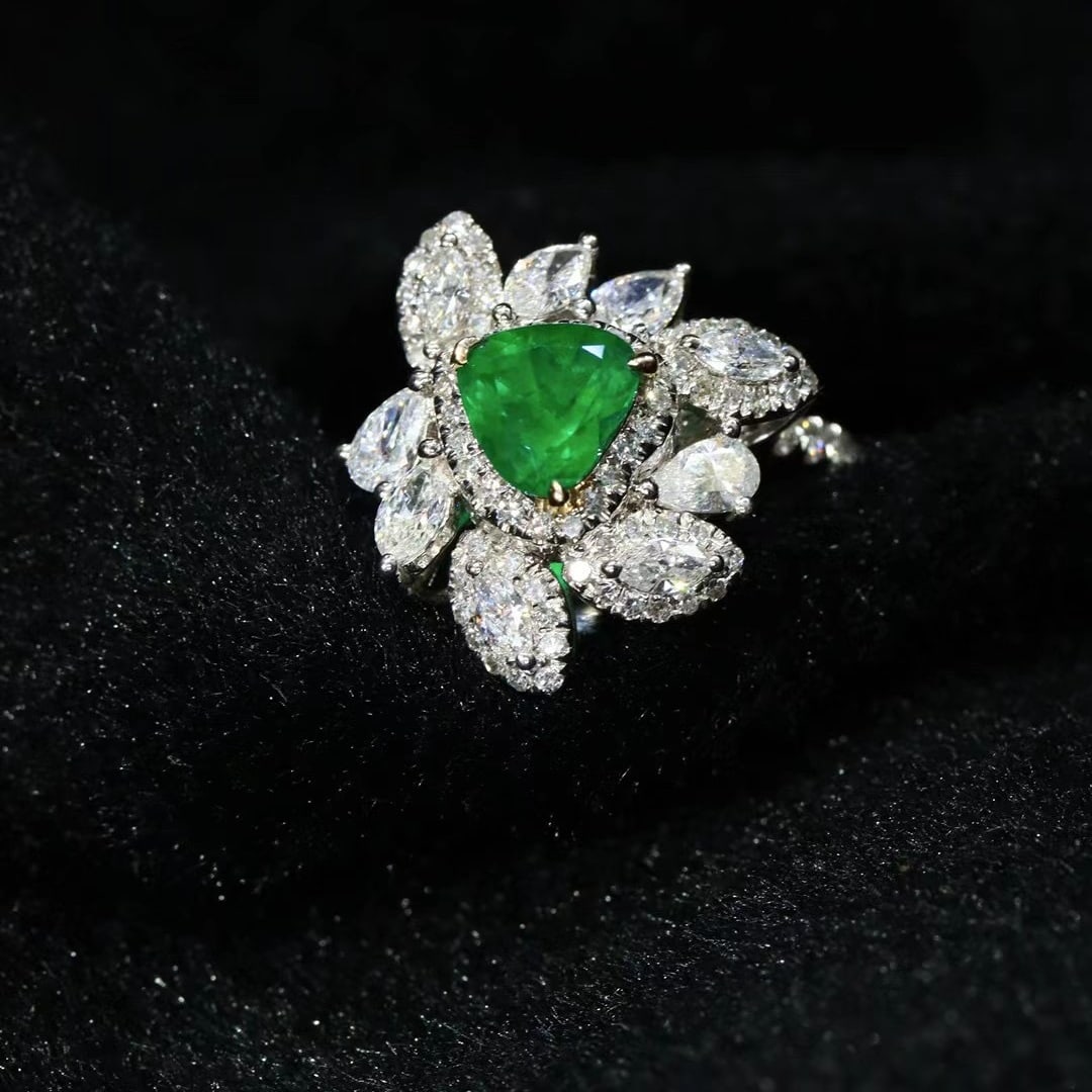 14k Gold 1.63 Ctw Vivid Green Natural Emerald & Diamond Ring: Ref:230970253 // gold content:14k gold // ring size:7. 25us // // main gemstone:emerald // shape:heart // carat weight:0. 66ct // color:vivid green // treatment:natural // // adjacent gemstone 2 :