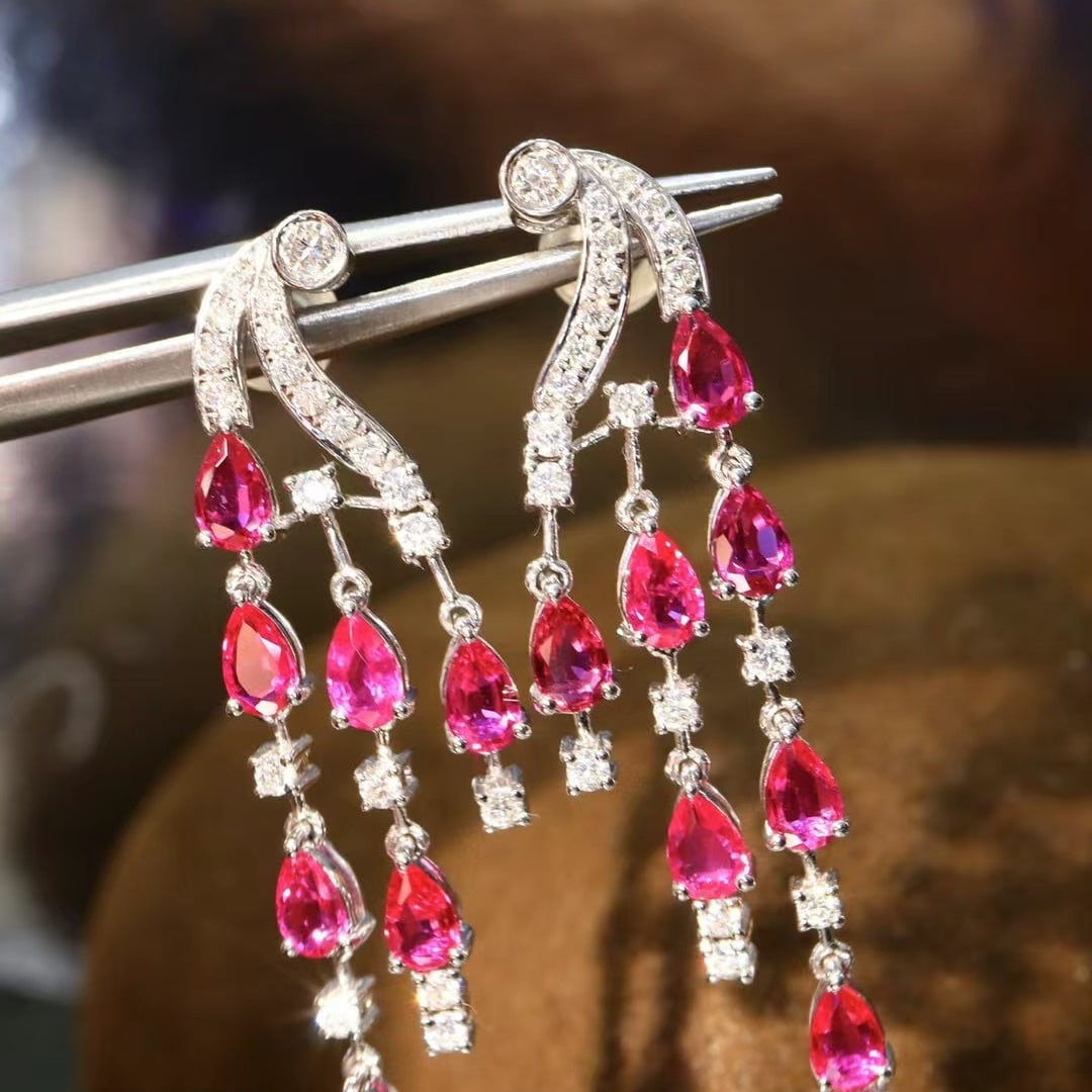 14k Gold 3.23 Ct Natural Ruby & Diamond Earrings: Ref:230970265 // gold content:14k gold // main gemstone:ruby // shape:pear // carat weight:3. 23ct // color:red // treatment:natural // // adjacent gemstone 2 : diamond // shape:round // clarity