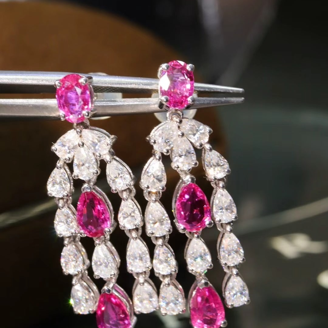 14k Gold 2.83 Ct Natural Ruby & Sapphire Earrings: Ref:230970266 // gold content:14k gold // main gemstone:ruby // shape:multiply // carat weight:2. 83ct // color:red // treatment:natural // // adjacent gemstone 2 : sapphire // shape:pear //