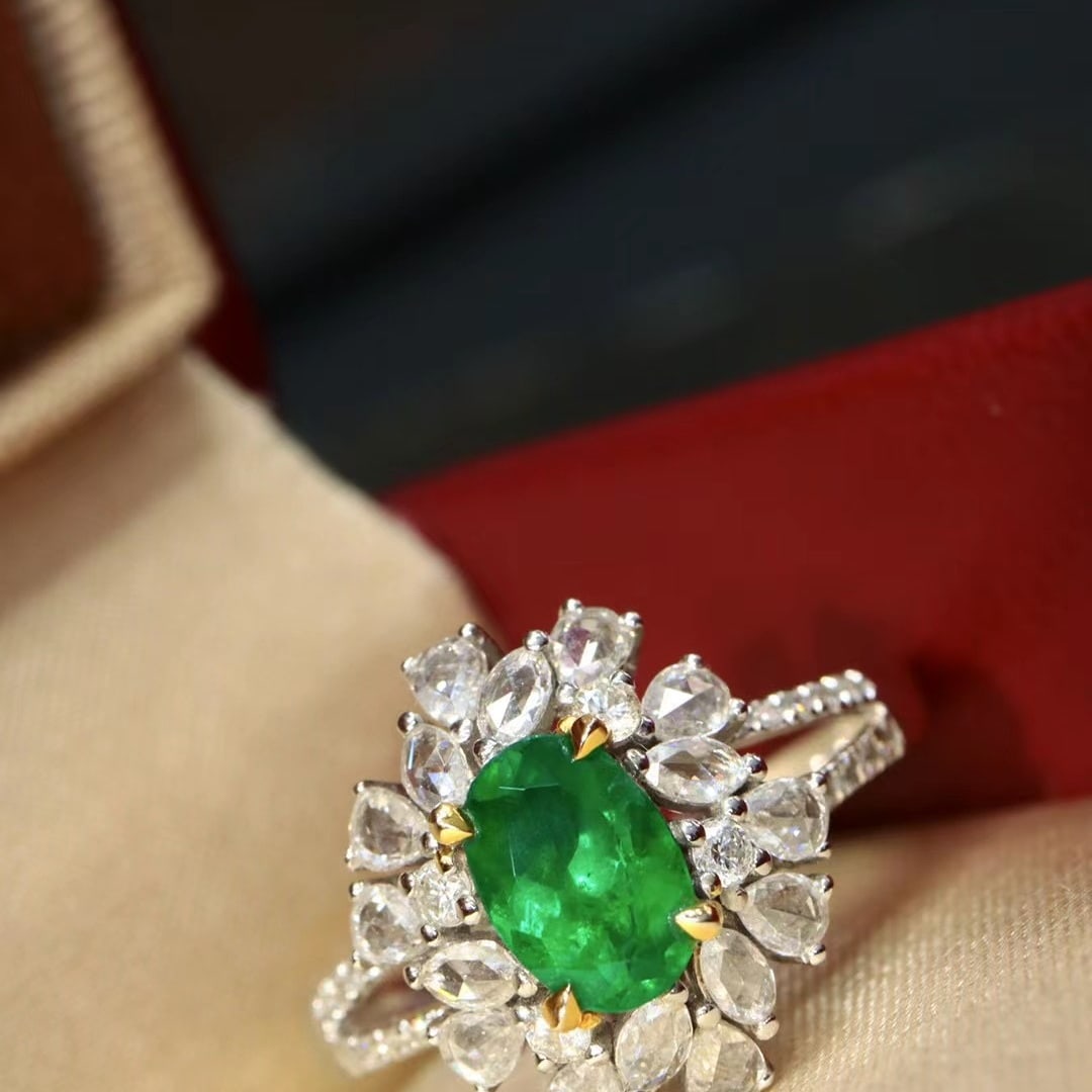 14k Gold 1.35 Ctw Vivid Green Natural Emerald & Diamond Ring (1 of 6)