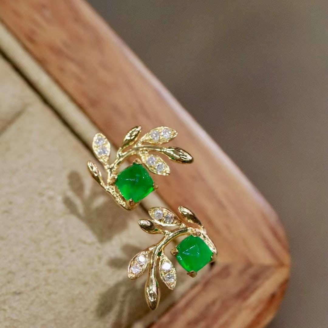 14k Gold 0.40 Ctw Vivid Green Natural Emerald & Diamond Earrings: Ref:230970271 // gold content:14k gold // main gemstone:emerald // shape:suger-loaf // carat weight:0. 35ct // color:vivid green // treatment:natural // // adjacent gemstone 2 : diamond //