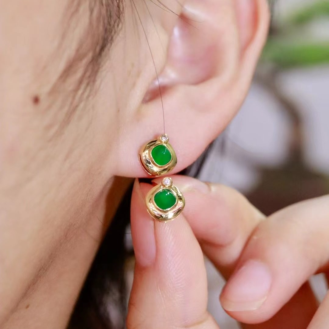 14k Gold 0.40 Ctw Vivid Green Natural Emerald & Diamond Earrings - 4