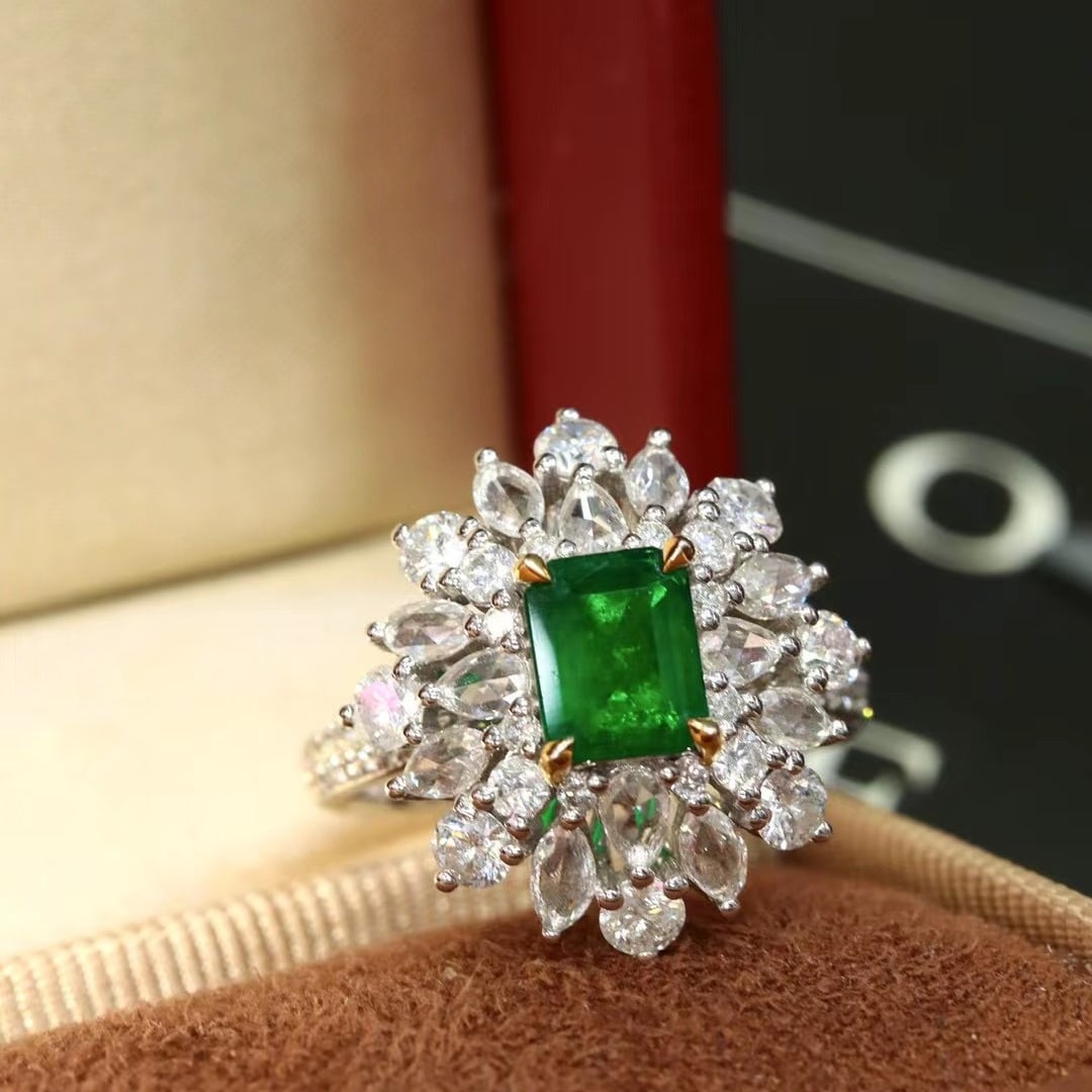 14k Gold 2.26 Ctw Vivid Green Natural Emerald & Diamond Ring: Ref:230970277 // gold content:14k gold // ring size:7. 25us // // main gemstone:emerald // shape:octagonal // carat weight:0. 86ct // color:vivid green // treatment:natural // // adjacent gemstone