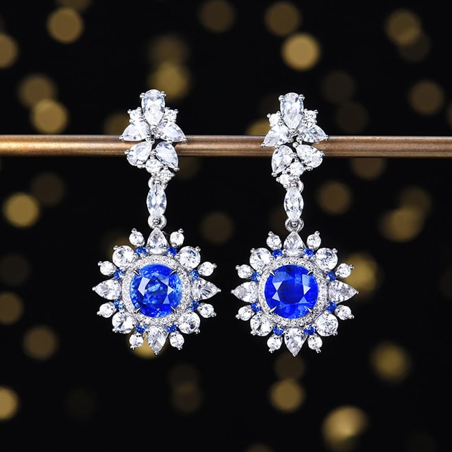 14k Gold 4.14 Ctw Natural Sapphire & Diamond Earrings: Ref:230970300 // gold content:14k gold // main gemstone:sapphire // shape:round // carat weight:4ct // color:cornflower blue // treatment:natural // cut grade:g // // adjacent gemstone 2 : diamond //