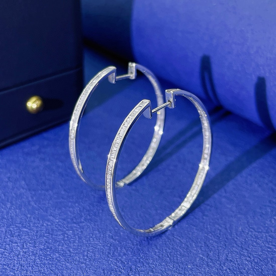 14k Gold 1.34 Ct Natural H Diamond Earrings: Ref:230970314 // gold content:14k gold // main gemstone:diamond // shape:baguette // carat weight:1. 34ct // clarity grade:vs-si // color:h // treatment:natural // Condition: NewLow Estimate: