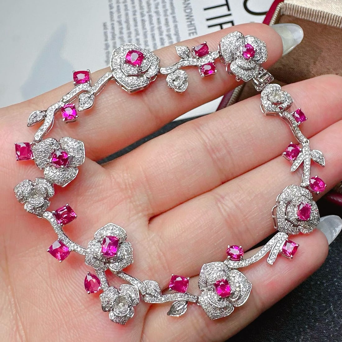 14k Gold 3.8 Ct Natural Sapphire & Diamond & Flowers Bracelet: Ref:230970358 // gold content:14k gold // main gemstone:sapphire // shape:multiply // carat weight:3. 8ct // color:pink // treatment:natural // // adjacent gemstone 2 : diamond // shape:round // clari