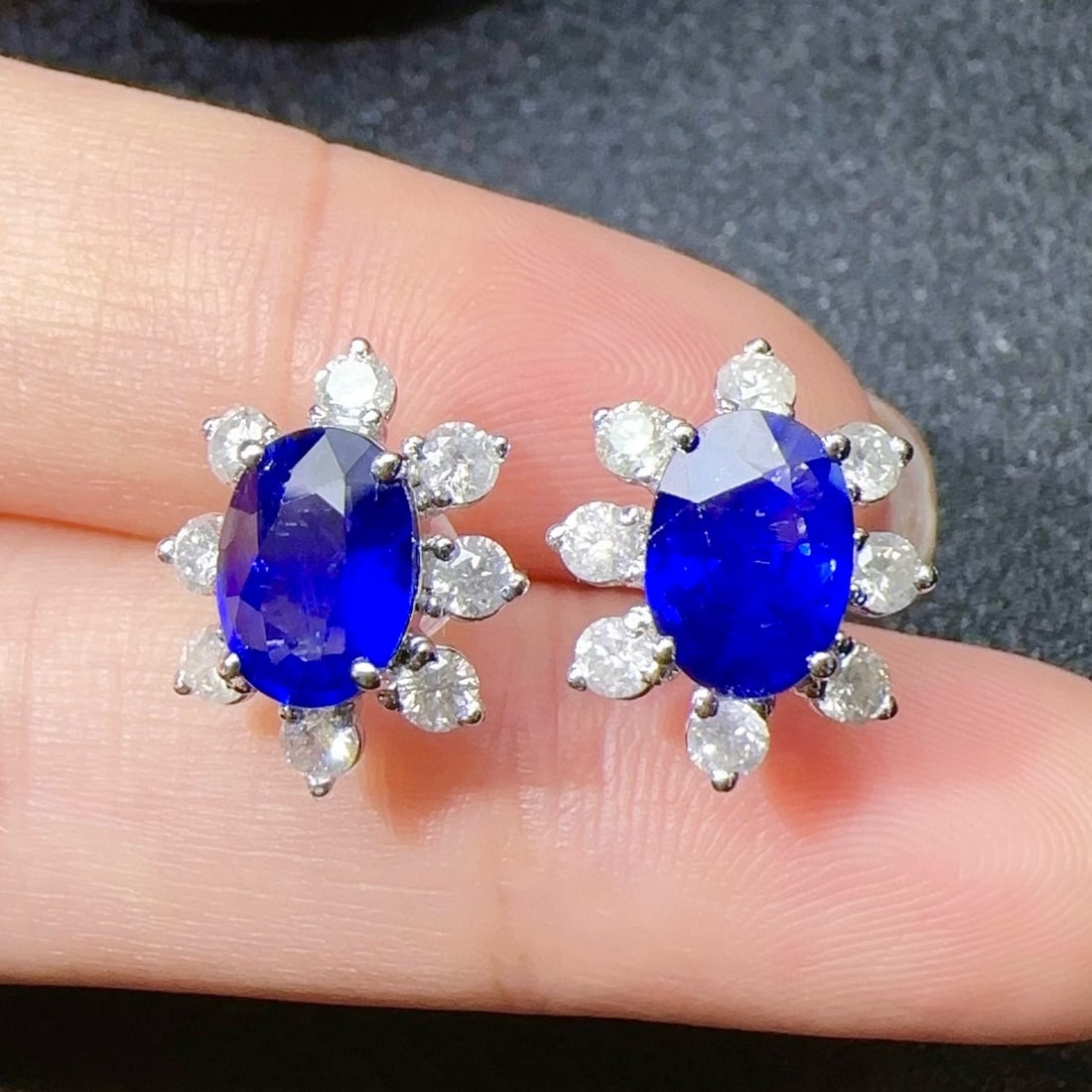 14k Gold 3.79 Ctw Natural Sapphire & Diamond Earrings: Ref:230970365 // gold content:14k gold // main gemstone:sapphire // shape:oval // carat weight:2. 83ct // color:royal blue // treatment:natural // // adjacent gemstone 2 : diamond // shape:round // ca
