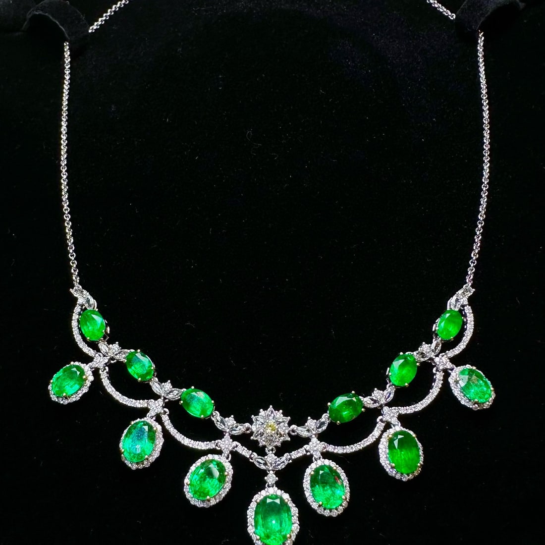 14k Gold 12.35 Ct Vivid Green Natural Emerald & Diamond & Sapphire Necklace (1 of 5)