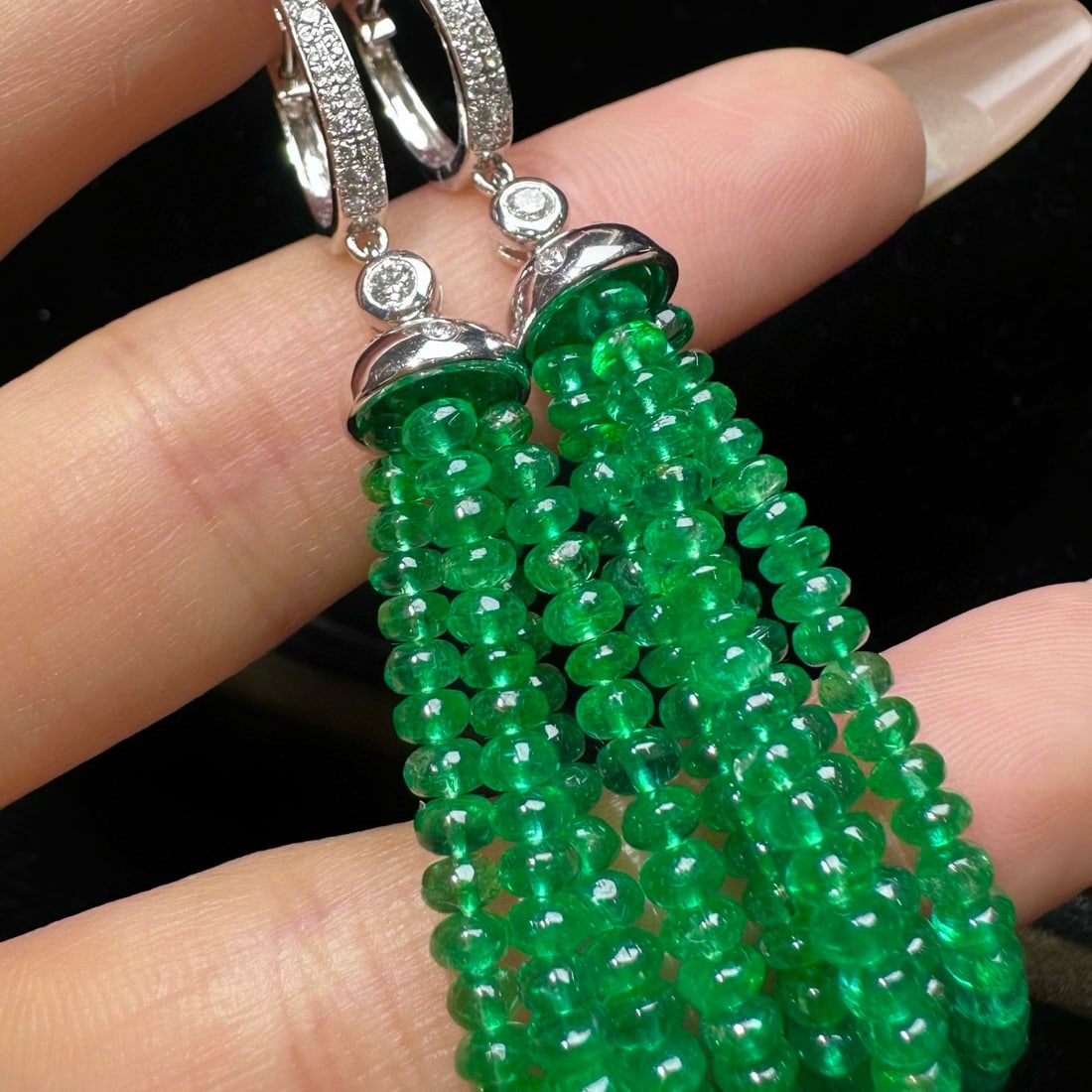 14k Gold 33.35 Ct Natural Emerald & Diamond Earrings: Ref:230970375 // gold content:14k gold // main gemstone:emerald // shape:bead // carat weight:33. 35ct // color:green // treatment:natural // // adjacent gemstone 2 : diamond // shape:round //