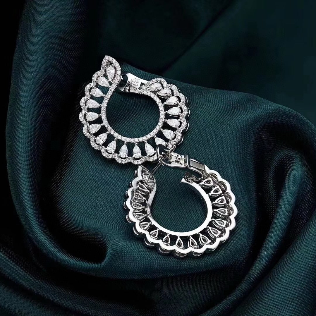 14k Gold 2.38 Ctw Natural H Diamond Earrings: Ref:230970421 // gold content:14k gold // main gemstone:diamond // shape:pear // carat weight:1. 68ct // clarity grade:vs-si // color:h // treatment:natural // // adjacent gemstone 2 : diamond //