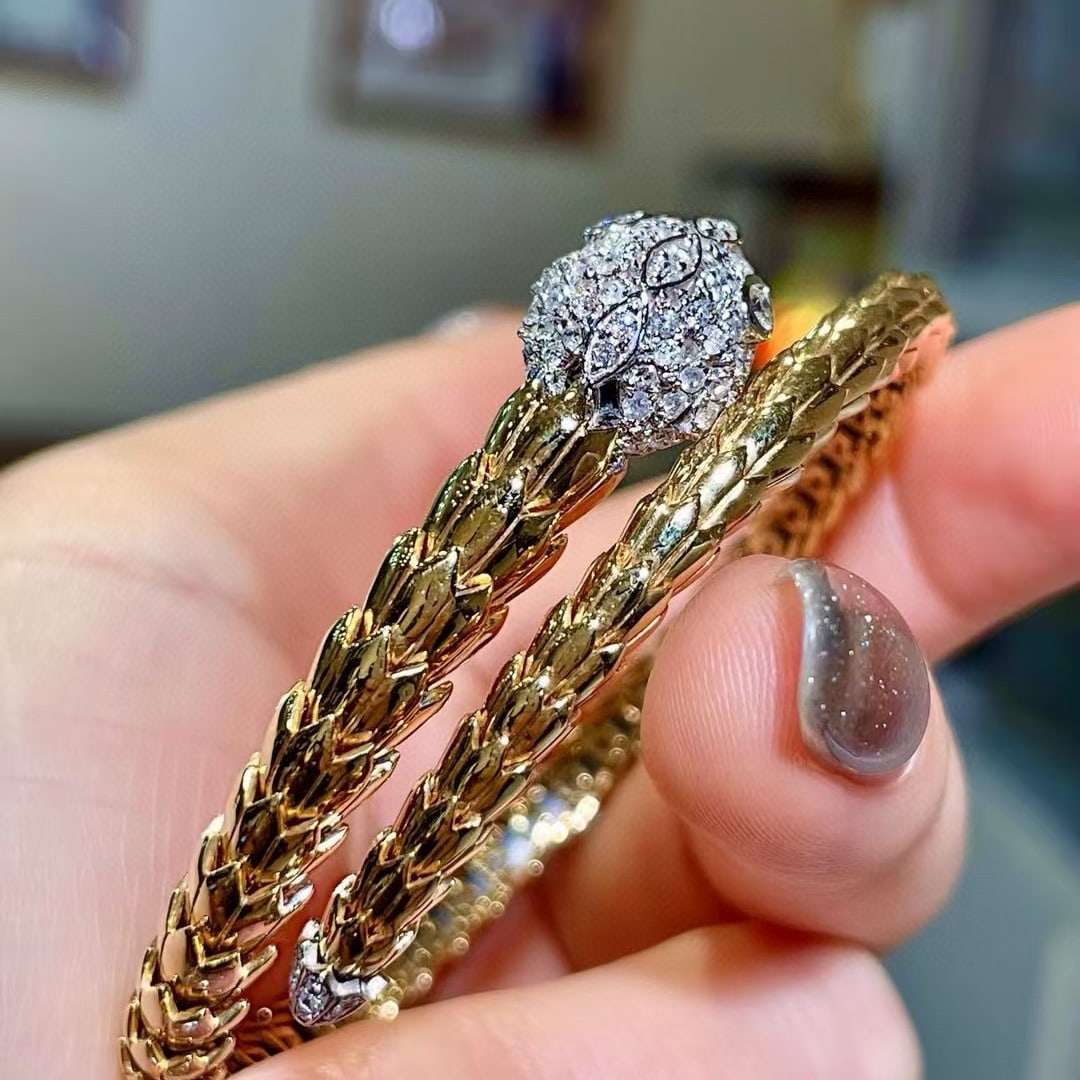 14k Gold 0.65 Ct Natural H Diamond Bangle: Ref:230970430 // gold content:14k gold // main gemstone:diamond // shape:round // carat weight:0. 65ct // clarity grade:vs-si // color:h // treatment:natural // cut grade:g // Condition: NewLow