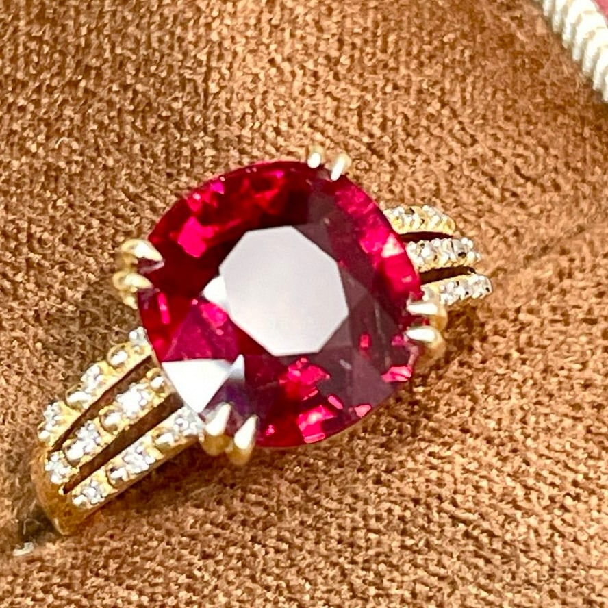 14k Gold 3.66 Ct Natural Tourmaline & Diamond Ring: Ref:230970447 // gold content:14k gold // ring size:7. 25us // // main gemstone:tourmaline // shape:oval // carat weight:3. 66ct // color:red // treatment:natural // // adjacent gemstone 2 :