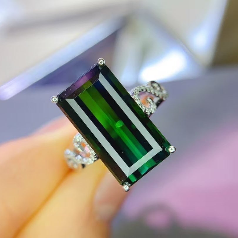 14k Gold 7.8 Ct Natural Tourmaline & Diamond Ring: Ref:230971029 // gold content:14k gold // ring size:7. 25us // // main gemstone:tourmaline // shape:octagonal // carat weight:7. 8ct // color:green // treatment:natural // // adjacent gemstone 2 :