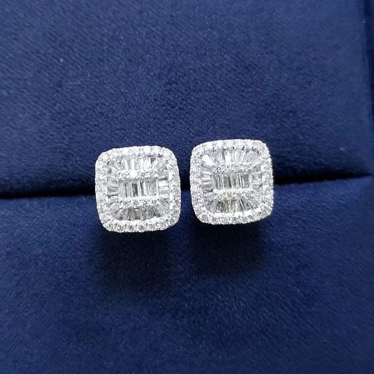 14k Gold 0.96 Ct Natural H Diamond Earrings: Ref:230971060 // gold content:14k gold // main gemstone:diamond // shape:multiply // carat weight:0. 96ct // clarity grade:vs-si // color:h // treatment:natural // Condition: NewLow Estimate: