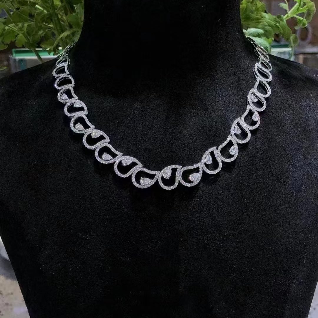 14k Gold 5.00 Ctw Natural H Diamond Necklace: Ref:230971067 // gold content:14k gold // main gemstone:diamond // shape:pear // carat weight:2. 05ct // clarity grade:vs-si // color:h // treatment:natural // // adjacent gemstone 2 : diamond //