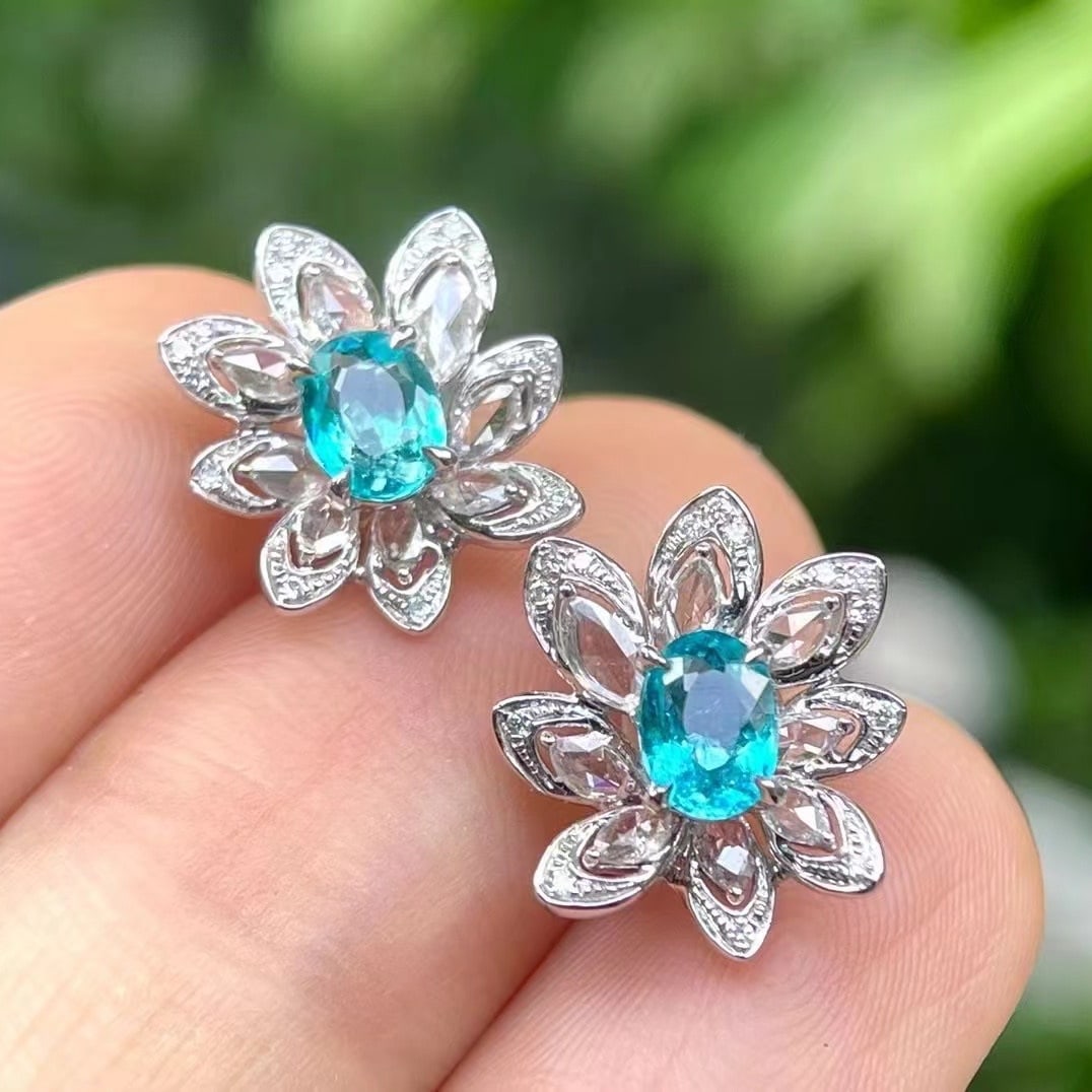 14k Gold 0.88 Ct Natural Paraiba Tourmaline & Diamond Earrings: Ref:230971084 // gold content:14k gold // main gemstone:paraiba tourmaline // shape:oval // carat weight:0. 88ct // color:blue // treatment:natural // // adjacent gemstone 2 : diamond //