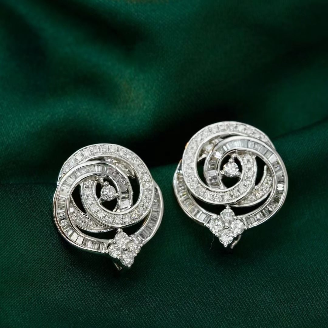 14k Gold 1.0 Ct Natural H Diamond Earrings: Ref:230971100 // gold content:14k gold // main gemstone:diamond // shape:multiply // carat weight:1. 0ct // clarity grade:vs-si // color:h // treatment:natural // Condition: NewLow Estimate: