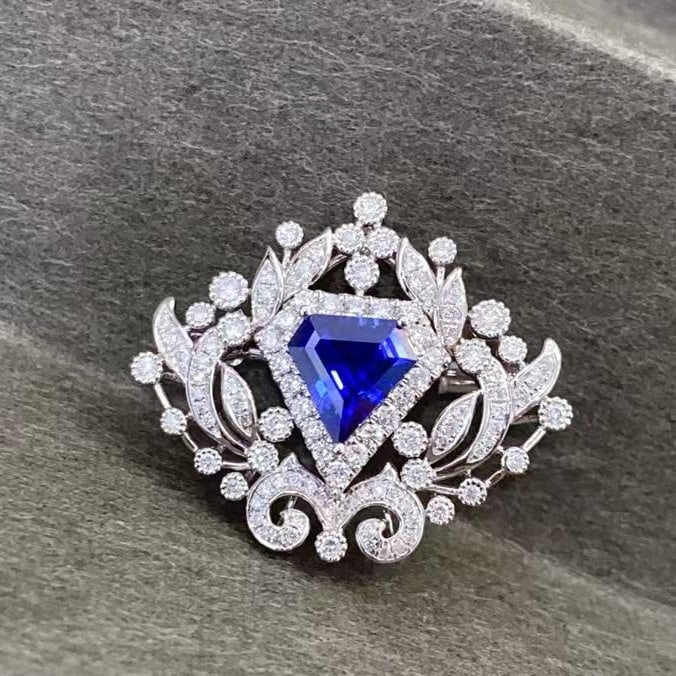 14k Gold 1.62 Ctw Natural Sapphire & Diamond Brooch/pendant( Without Chain ): Ref:230971104 // gold content:14k gold // main gemstone:sapphire // shape:other // carat weight:1. 09ct // color:royal blue // treatment:natural // // adjacent gemstone 2 : diamond // shape:round